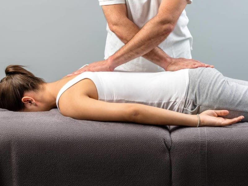Chiropractors & Chiropractic Clinics